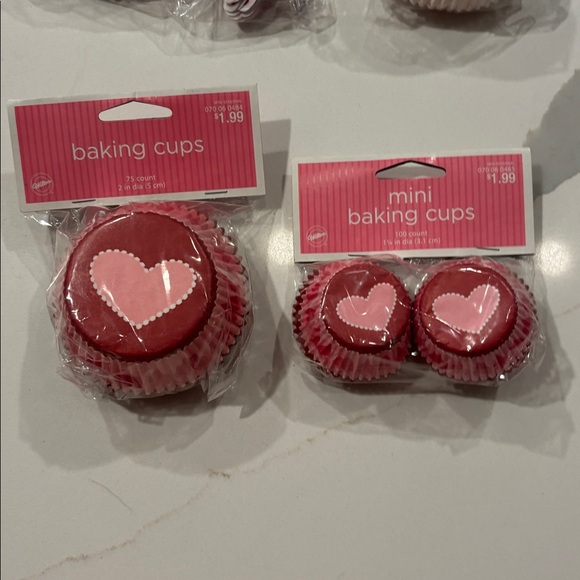 Wilton/Target.. Red & Pink Cupcake Baking Cups…VatietySet… NWT … 6 packages - Picture 3 of 4